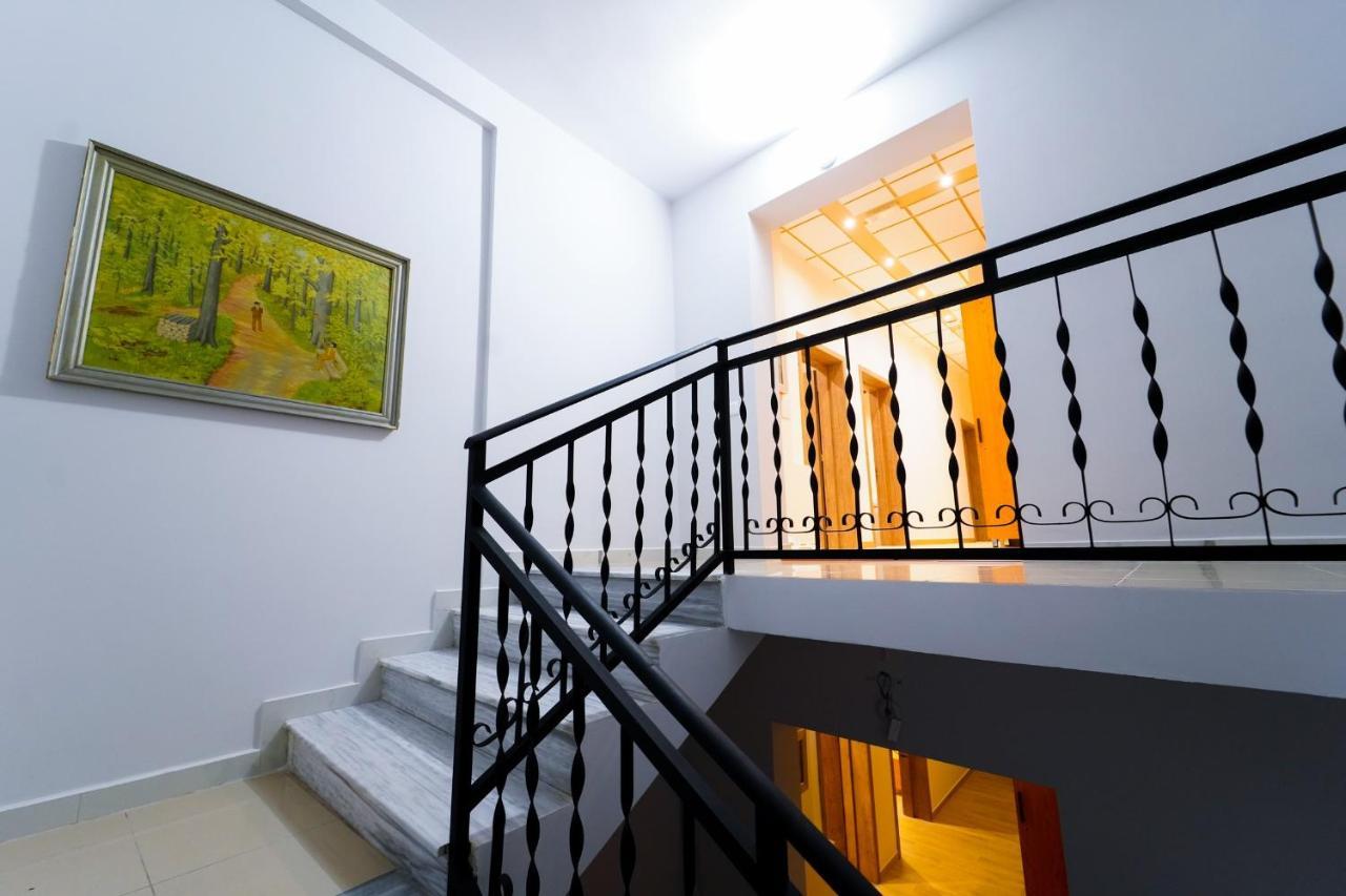 Sr99 Hotel Tirana Bagian luar foto