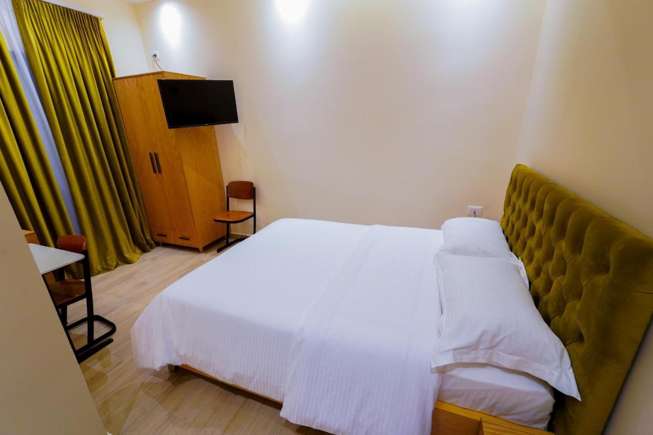 Sr99 Hotel Tirana Bagian luar foto