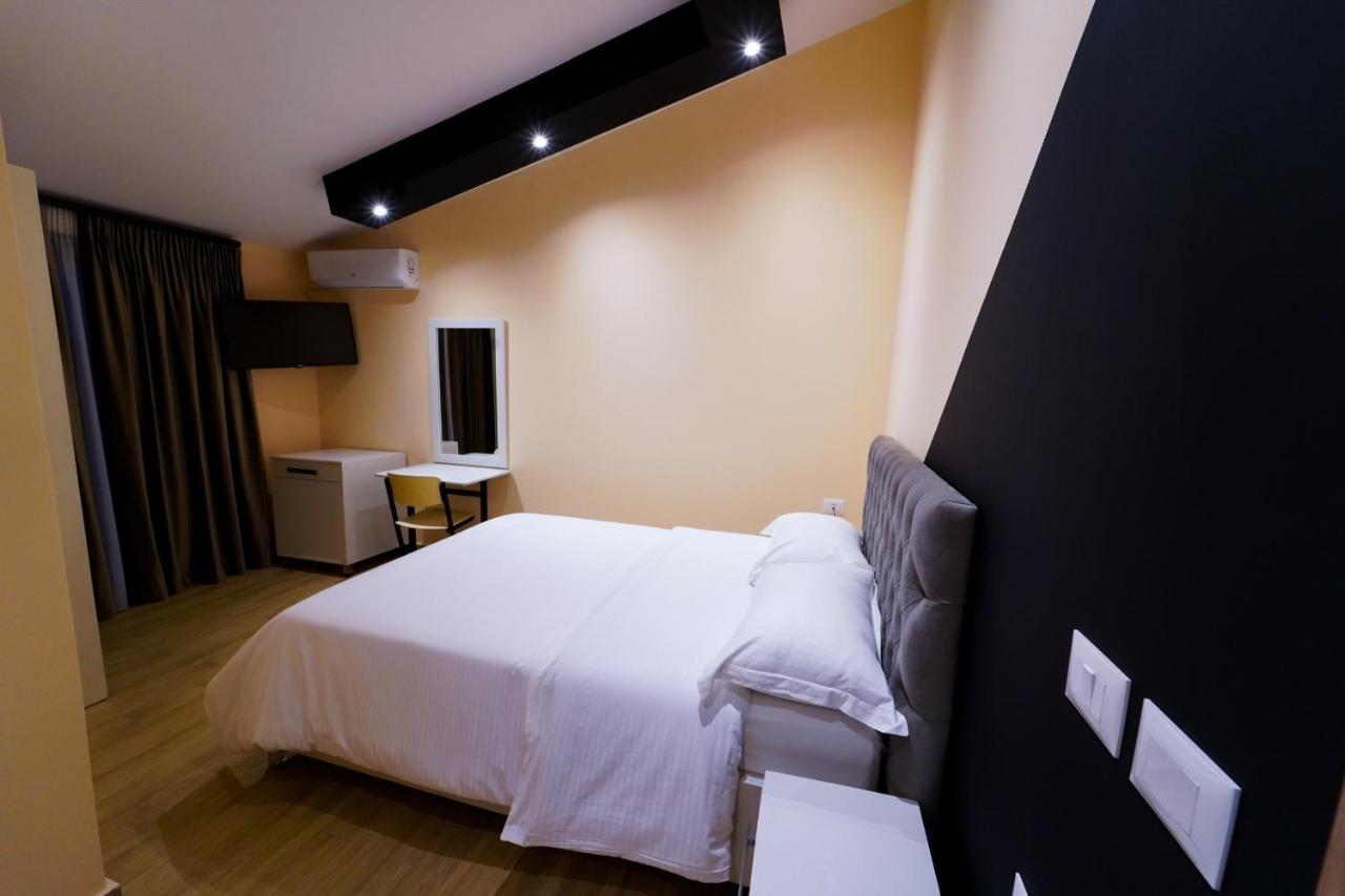 Sr99 Hotel Tirana Bagian luar foto