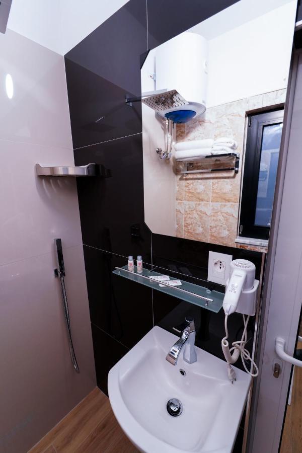 Sr99 Hotel Tirana Bagian luar foto