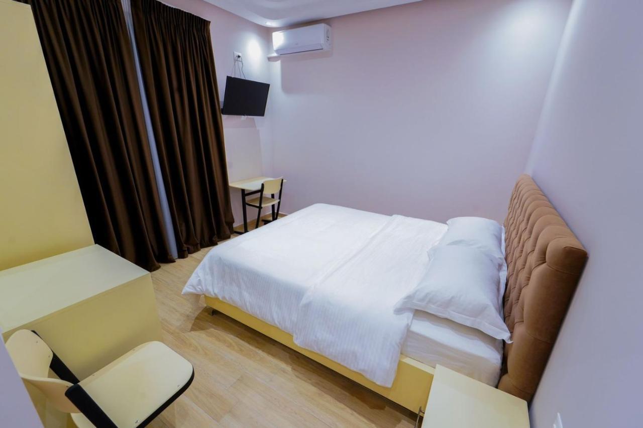 Sr99 Hotel Tirana Bagian luar foto