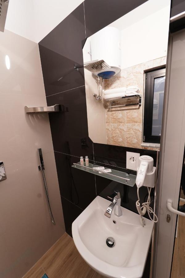 Sr99 Hotel Tirana Bagian luar foto