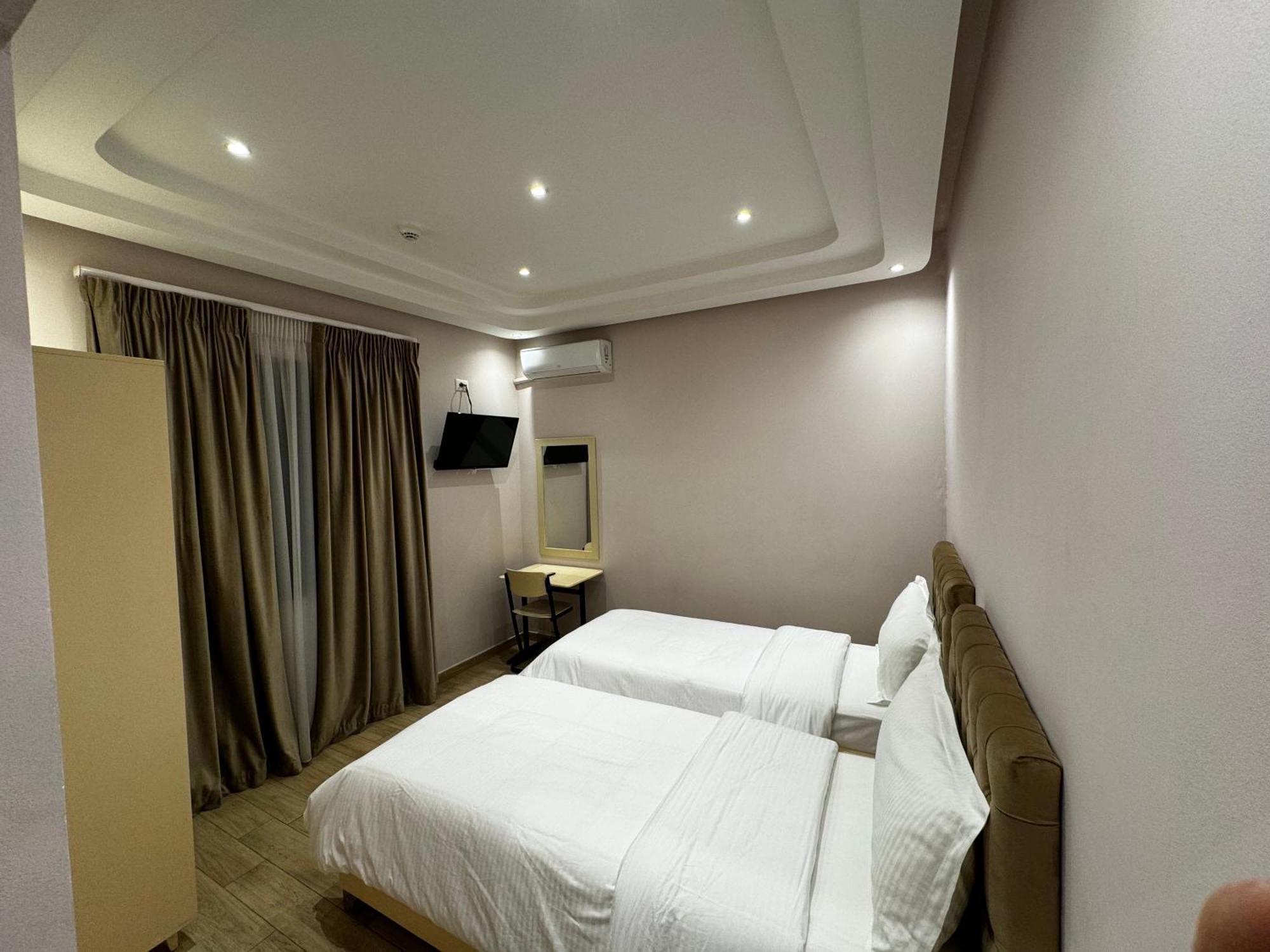 Sr99 Hotel Tirana Bagian luar foto